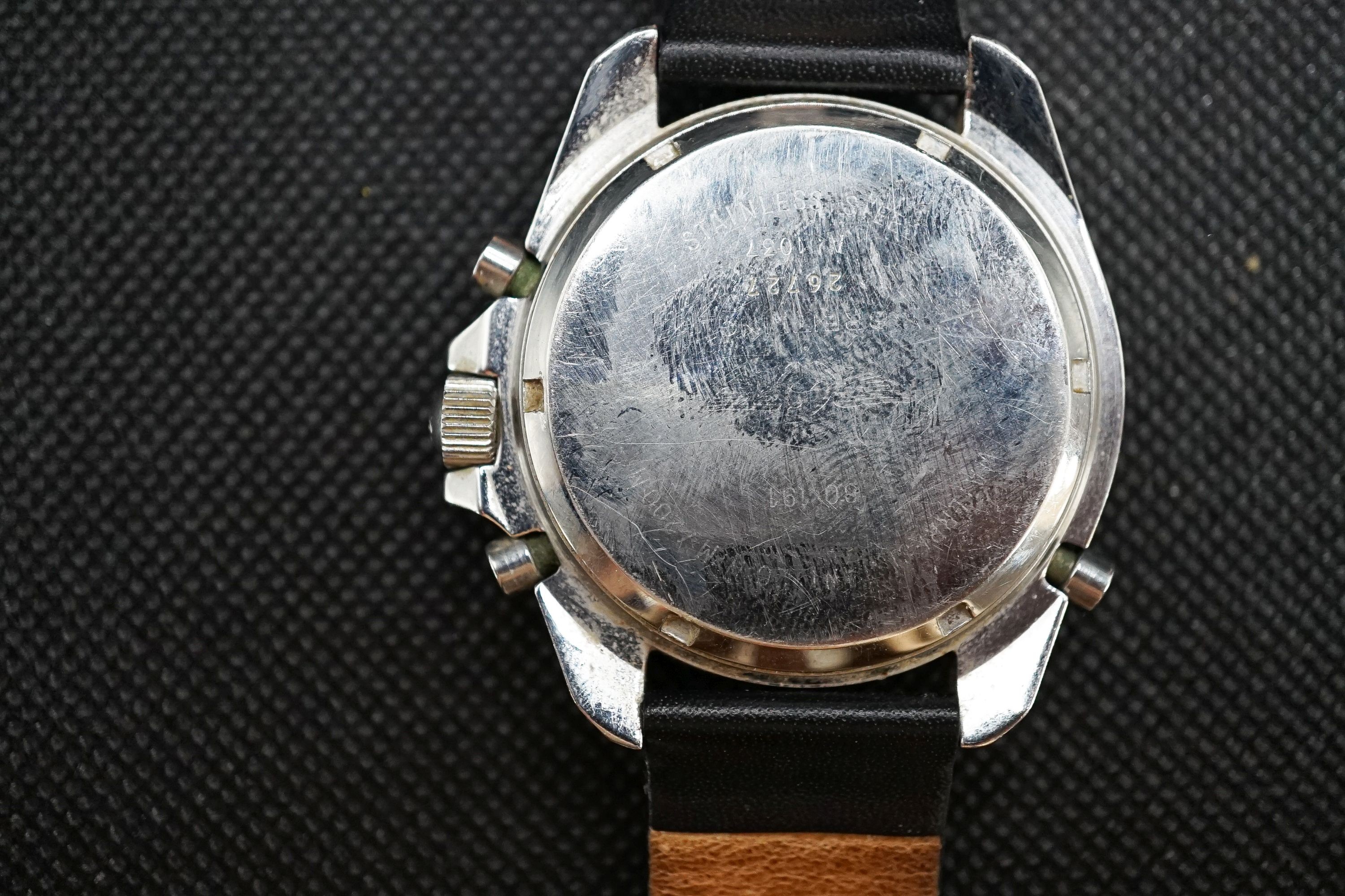 A gentleman's stainless steel Breitling Navitimer quartz wrist watch, case diameter 41mm, no box or papers.